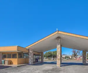 Photo 5 - Americas Best Value Inn Uvalde