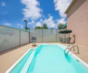 Photo 4 - Howard Johnson by Wyndham Beckley