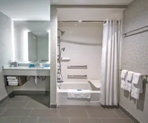 Photo 5 - Holiday Inn Express & Suites Moore, an IHG Hotel