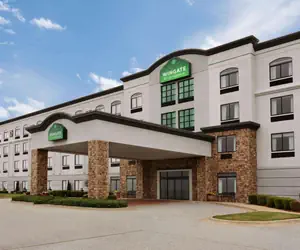 Photo 2 - Wingate by Wyndham Bentonville