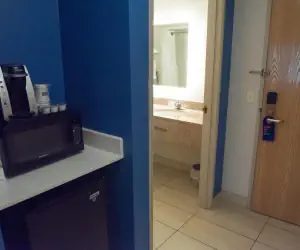 Photo 4 - Holiday Inn Express Hotel & Suites Elkhart-South, an IHG Hotel