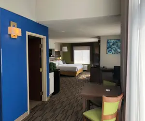 Photo 4 - Holiday Inn Express and Suites - Quakertown, an IHG Hotel
