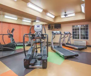 Photo 2 - La Quinta by Wyndham Bentonville