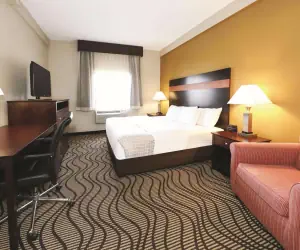 Photo 4 - La Quinta Inn by Wyndham Sandusky near Cedar Point