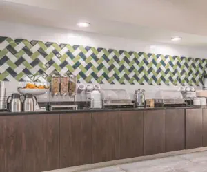 Photo 5 - La Quinta by Wyndham Orlando Lake Mary - Wonderful Free Breakfast