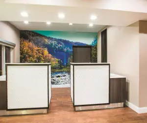 Photo 2 - La Quinta by Wyndham Russellville