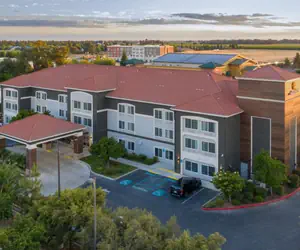 Photo 2 - La Quinta by Wyndham Visalia/Sequoia Gateway