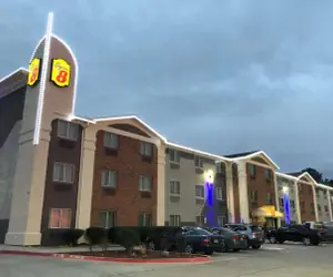 Photo 2 - Super 8 by Wyndham Bedford DFW Airport West