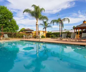 Photo 2 - Best Western Plus Fresno Airport Hotel