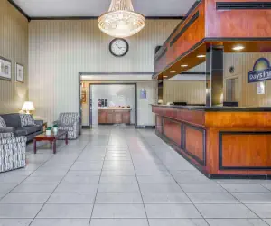 Photo 3 - Days Inn by Wyndham Westminster