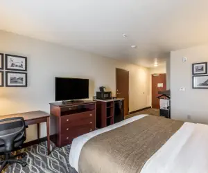 Photo 4 - Cobblestone Hotel & Suites Hartford