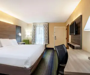 Photo 3 - Baymont by Wyndham McDonough