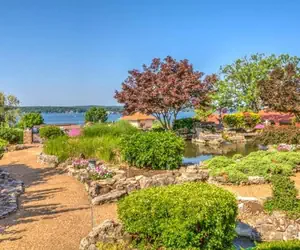 Photo 3 - Lodge of Four Seasons Golf Resort, Marina & Spa