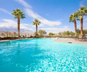 Photo 2 - Hampton Inn & Suites Cathedral City