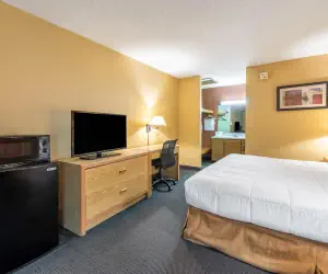 Photo 2 - Americas Best Value Inn St. Marys