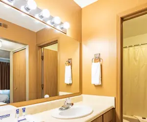 Photo 4 - Americas Best Value Inn St. Marys