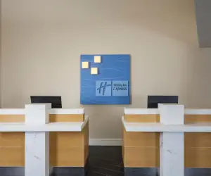 Photo 5 - Holiday Inn Express and Suites La Jolla - Windansea Beach, and IHG Hotel