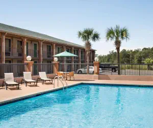 Photo 2 - Days Inn by Wyndham Hardeeville/ I-95 State Line