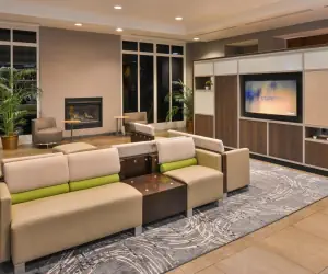 Photo 5 - Holiday Inn Kansas City Airport, an IHG Hotel