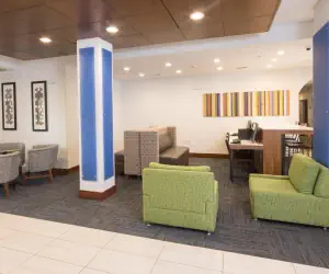 Photo 5 - Holiday Inn Express Hotel & Suites Detroit-Utica, an IHG Hotel