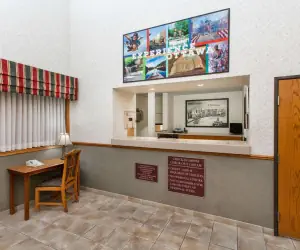 Photo 5 - Super 8 by Wyndham Ottawa Starved Rock