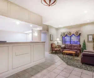 Photo 3 - Days Inn by Wyndham Dover Downtown