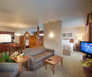 Photo 2 - Holiday Inn Purdue - Fort Wayne, an IHG Hotel