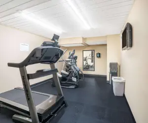 Photo 2 - Baymont by Wyndham Knoxville I-75