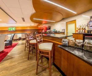 Photo 5 - Holiday Inn Des Moines-Airport Conf Center, an IHG Hotel