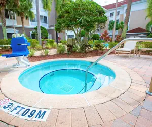 Photo 2 - Best Western Plus Orlando Lake Buena Vista South Inn & Suites