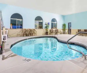 Photo 3 - Days Inn by Wyndham Pueblo