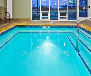 Photo 2 - Holiday Inn Express Hotel & Suites Ooltewah Springs - Chattanooga, an IHG Hotel