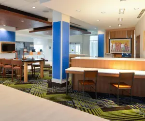 Photo 2 - Holiday Inn Express & Suites - Ottumwa, an IHG Hotel