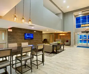 Photo 4 - Holiday Inn Express Hotel & Suites - Paso Robles, an IHG Hotel