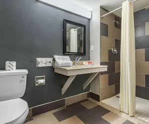 Photo 5 - Econo Lodge