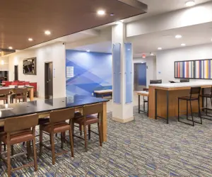 Photo 4 - Holiday Inn Express & Suites - Rapid City - Rushmore South, an IHG Hotel