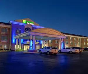 Photo 2 - Holiday Inn Express Hotel & Suites London, an IHG Hotel