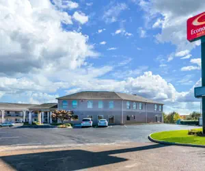 Photo 3 - Econo Lodge Inn & Suites