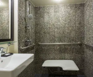 Photo 3 - Clarion Hotel New Orleans - Airport & Conference Center