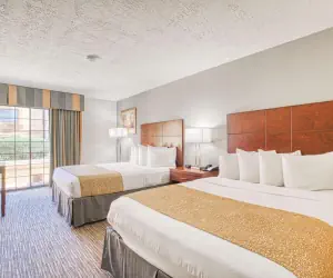 Photo 3 - Best Western Green Valley Inn