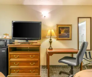 Photo 4 - Quality Inn Johnson City I-26 exit 17