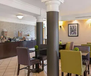 Photo 4 - La Quinta Inn by Wyndham Denver Golden