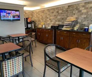 Photo 3 - Days Inn by Wyndham Jonesboro AR