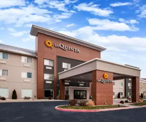 Photo 2 - La Quinta Inn and Suites by Wyndham Elkhart