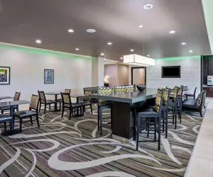 Photo 2 - La Quinta by Wyndham College Station South