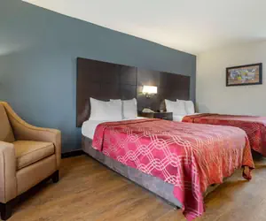 Photo 2 - Econo Lodge North