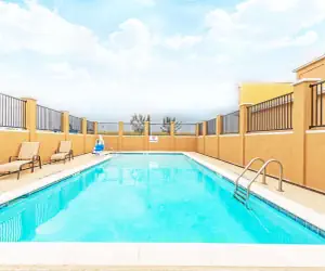 Photo 2 - Days Inn by Wyndham Rockdale Texas