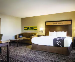 Photo 3 - La Quinta by Wyndham Eugene