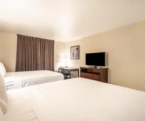 Photo 3 - Cobblestone Hotel & Suites - Newport