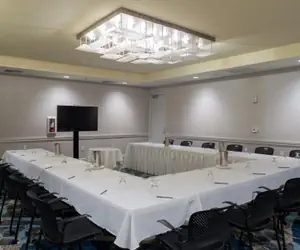 Photo 2 - Crowne Plaza Ventura Beach, an IHG Hotel